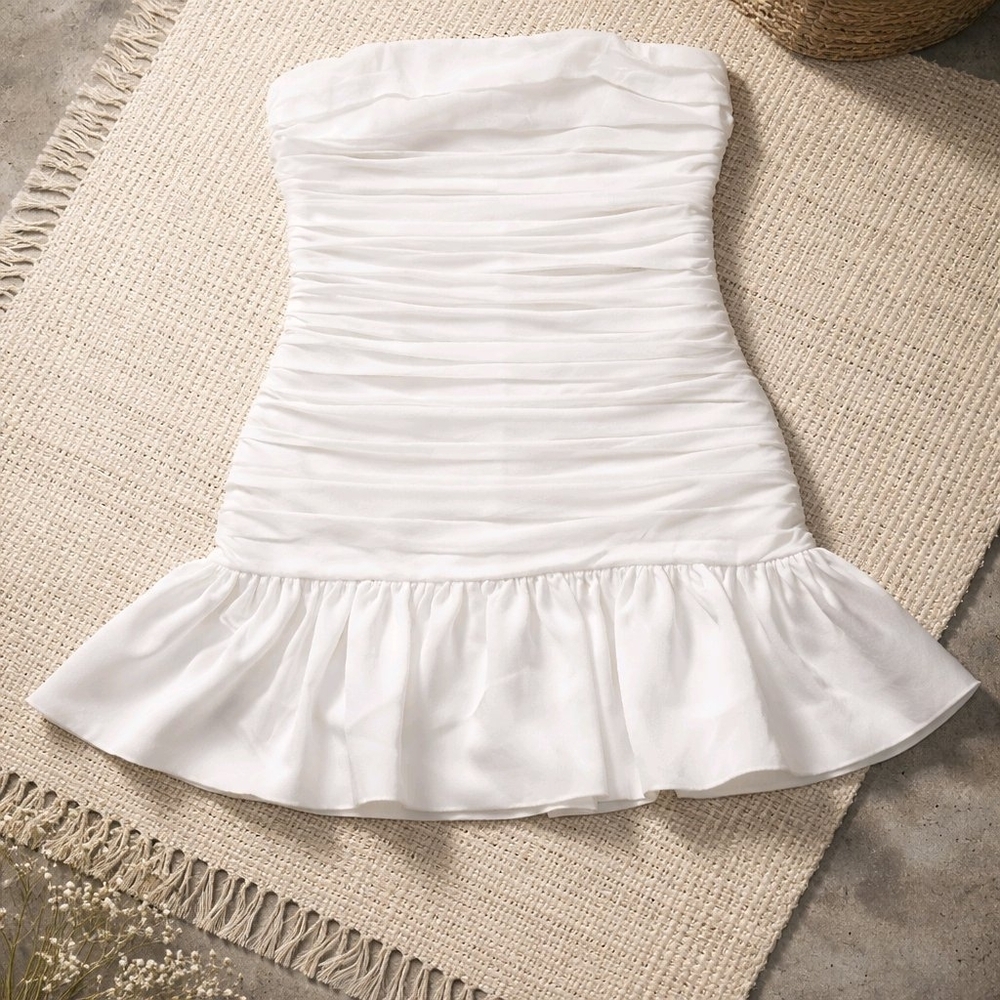 ASTR THE LABEL NWT WHITE STRAPLESS RUCHED MINI DRESS W/RUFFLE SZ MEDIUM